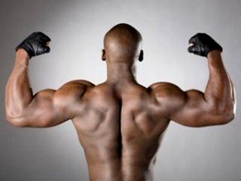 construir-musculos-dos-ombros-e-costas