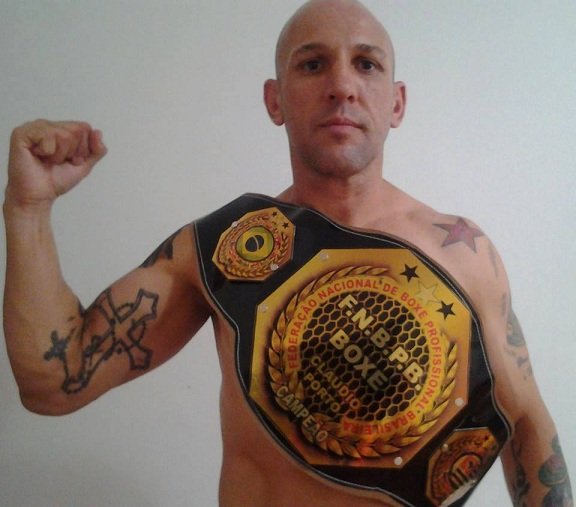 Claudio Roberto Queixudo